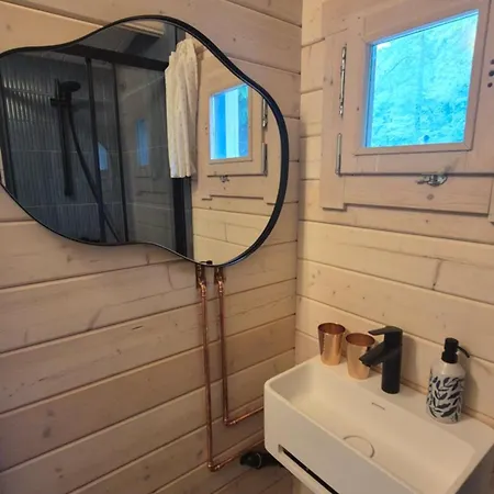 Chaticka Pod Skalou - Cozy Off Grid Solar