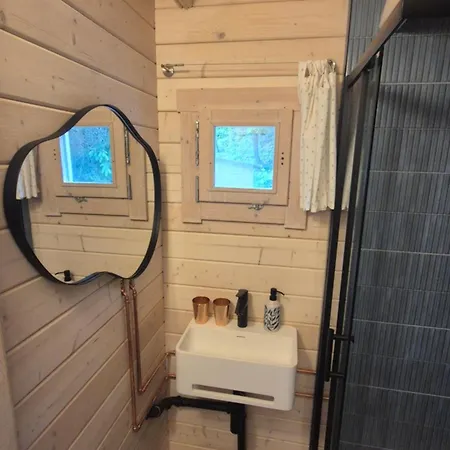 Chaticka Pod Skalou - Cozy Off Grid Solar *