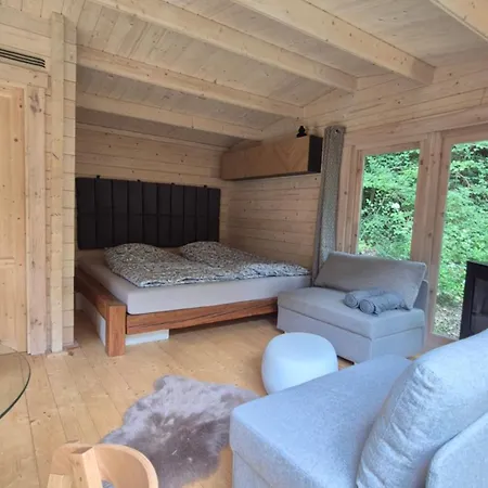 Chaticka Pod Skalou - Cozy Off Grid Solar * 贝龙