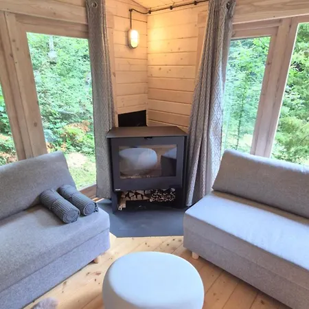 Chaticka Pod Skalou - Cozy Off Grid Solar * 贝龙