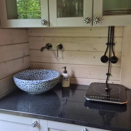 度假居 Chaticka Pod Skalou - Cozy Off Grid Solar 贝龙