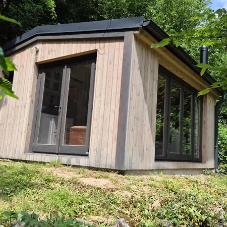 Chaticka Pod Skalou - Cozy Off Grid Solar * 贝龙